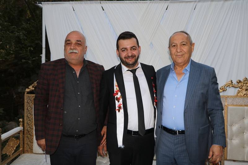 Çiftçi ailesinde görkemli düğüné 144