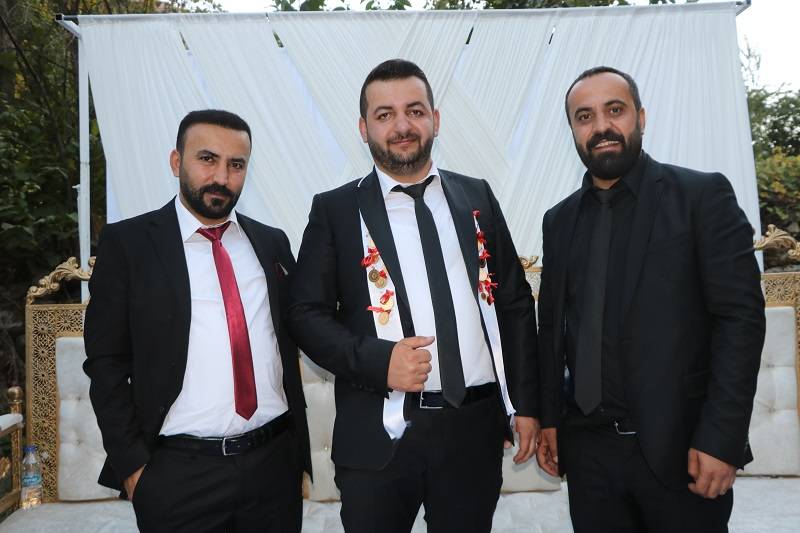 Çiftçi ailesinde görkemli düğüné 145