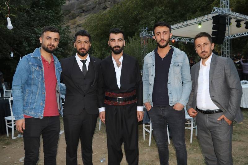 Çiftçi ailesinde görkemli düğüné 148