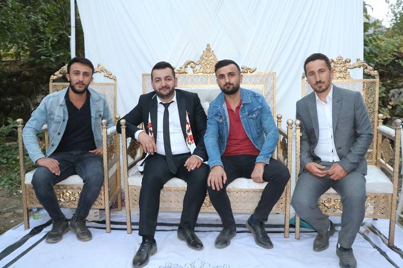 Çiftçi ailesinde görkemli düğüné 151