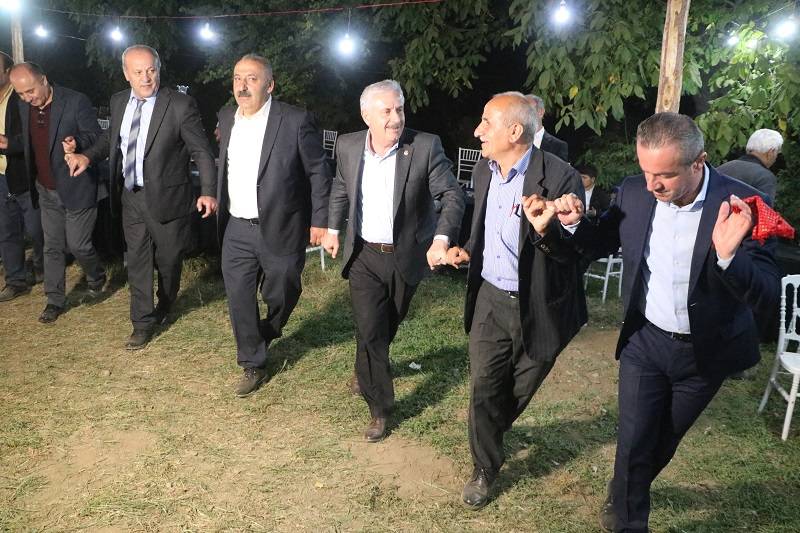 Çiftçi ailesinde görkemli düğüné 154