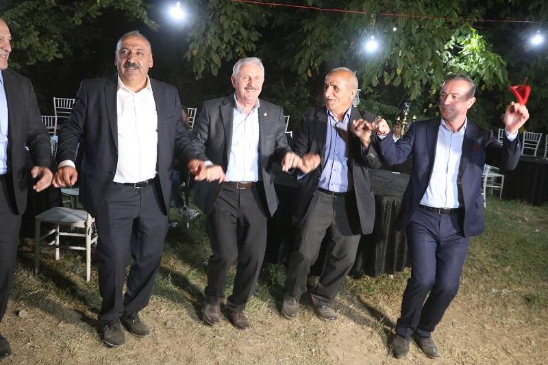 Çiftçi ailesinde görkemli düğüné 157