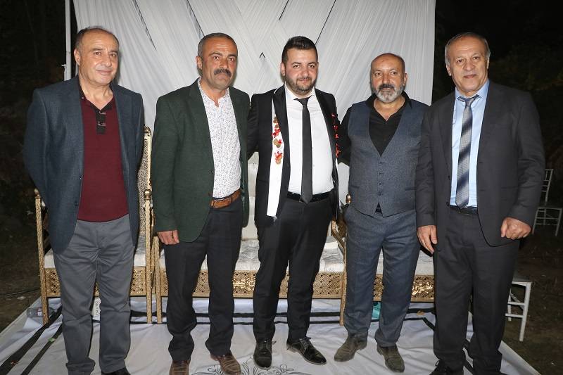 Çiftçi ailesinde görkemli düğüné 159