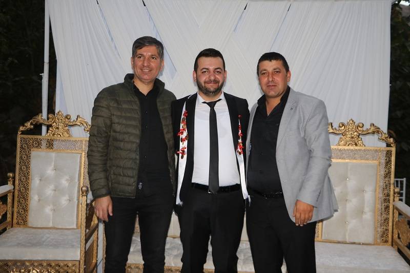 Çiftçi ailesinde görkemli düğüné 160