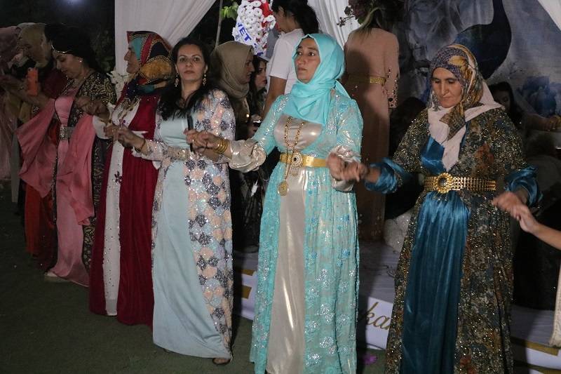 Çiftçi ailesinde görkemli düğüné 162