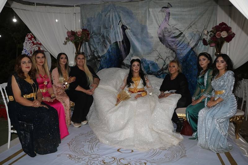 Çiftçi ailesinde görkemli düğüné 165