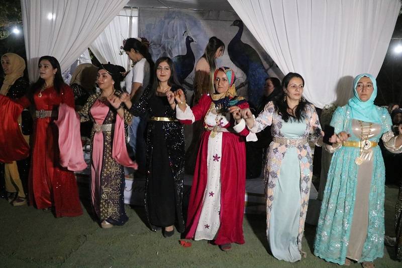 Çiftçi ailesinde görkemli düğüné 166