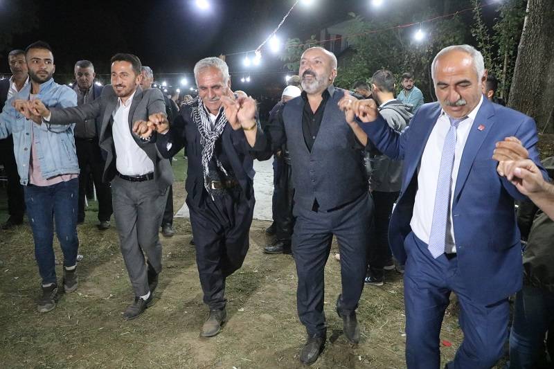 Çiftçi ailesinde görkemli düğüné 167