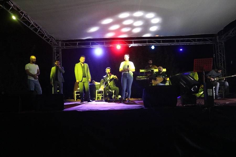 Çiftçi ailesinde görkemli düğüné 17