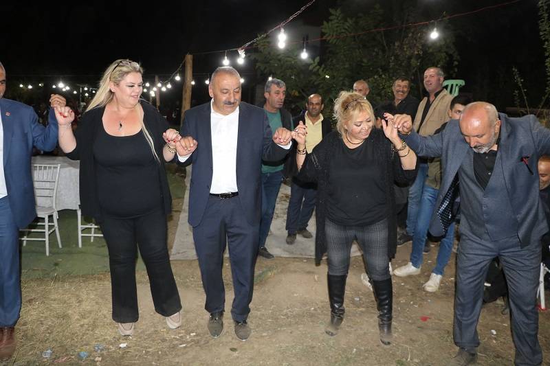 Çiftçi ailesinde görkemli düğüné 170