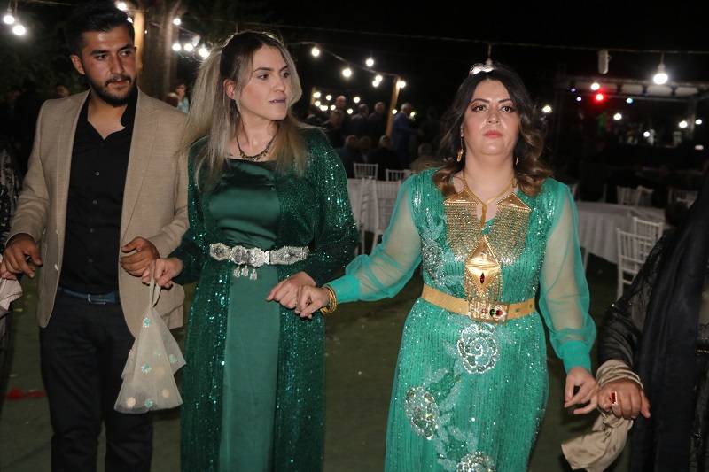 Çiftçi ailesinde görkemli düğüné 175