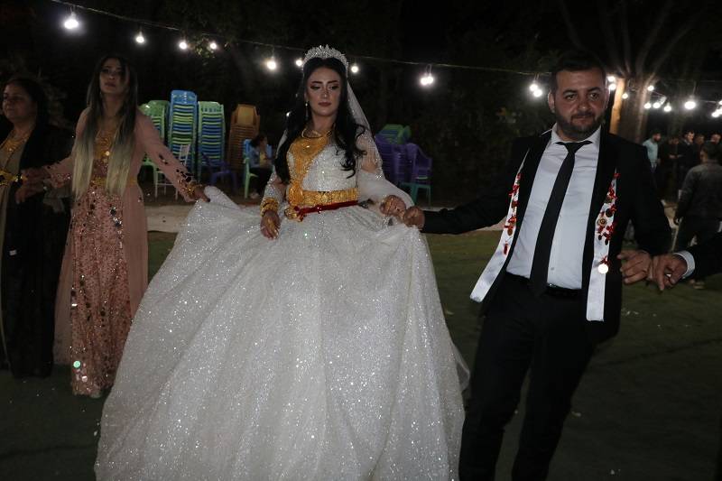 Çiftçi ailesinde görkemli düğüné 177