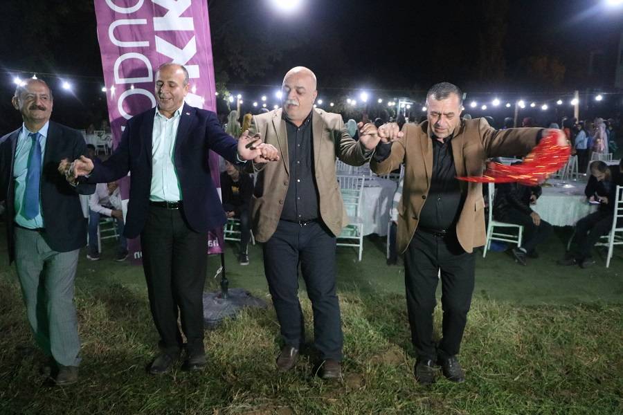 Çiftçi ailesinde görkemli düğüné 18