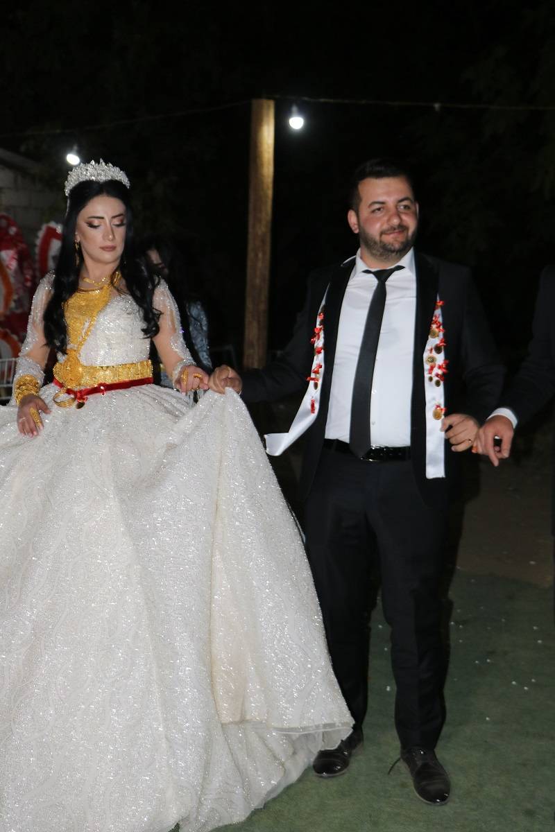 Çiftçi ailesinde görkemli düğüné 181