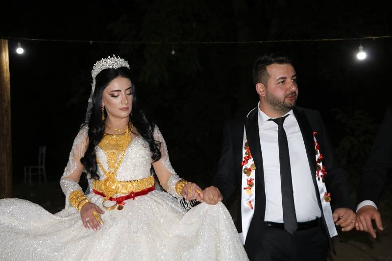 Çiftçi ailesinde görkemli düğüné 184