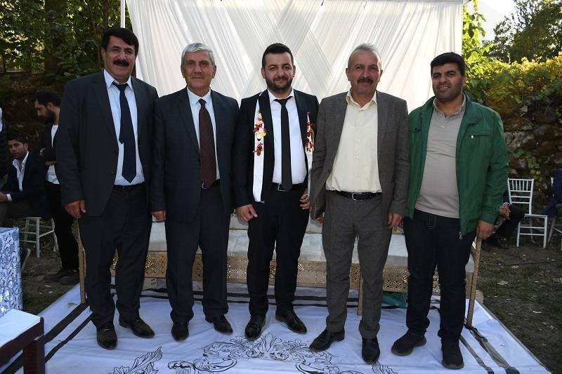 Çiftçi ailesinde görkemli düğüné 195