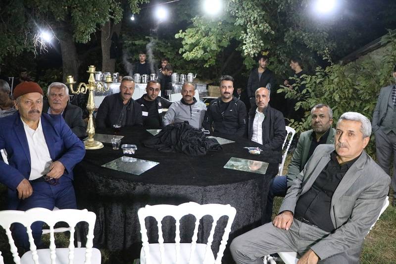 Çiftçi ailesinde görkemli düğüné 20