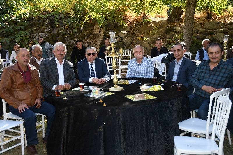 Çiftçi ailesinde görkemli düğüné 202