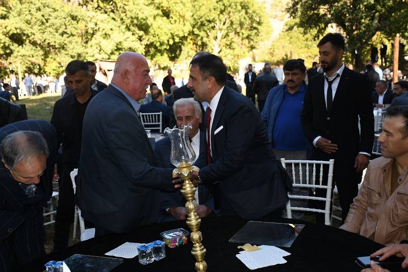 Çiftçi ailesinde görkemli düğüné 205