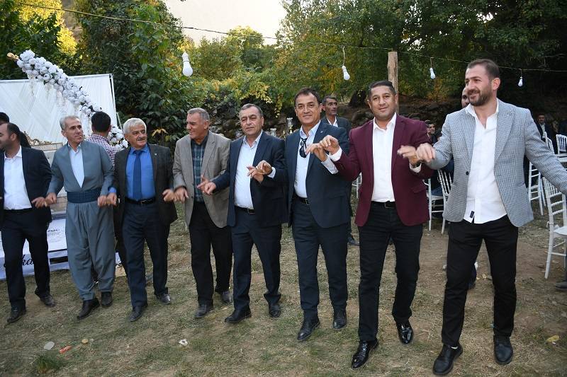 Çiftçi ailesinde görkemli düğüné 206