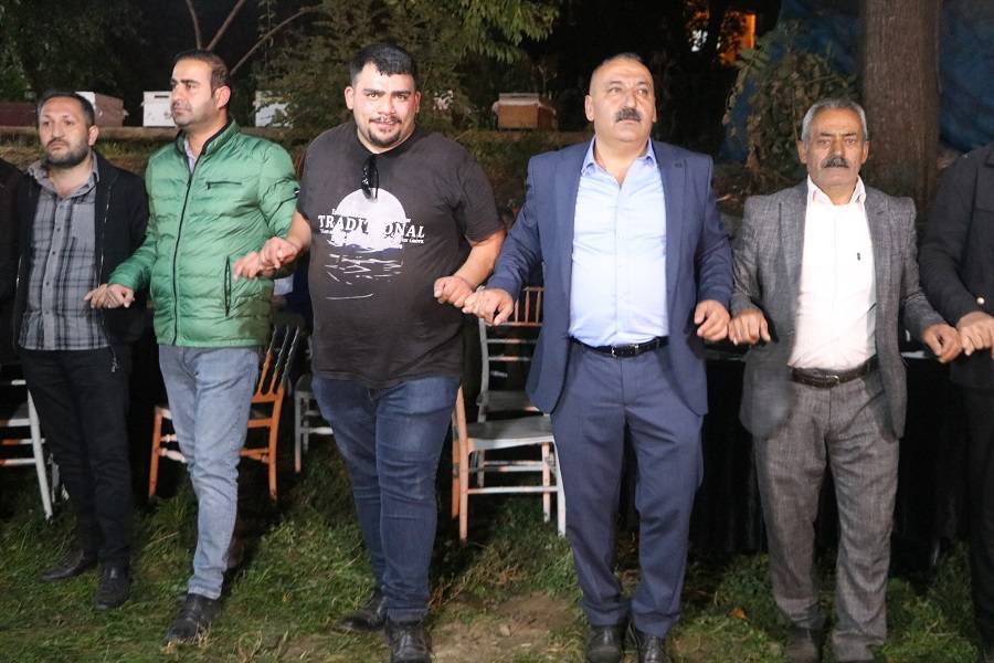 Çiftçi ailesinde görkemli düğüné 22