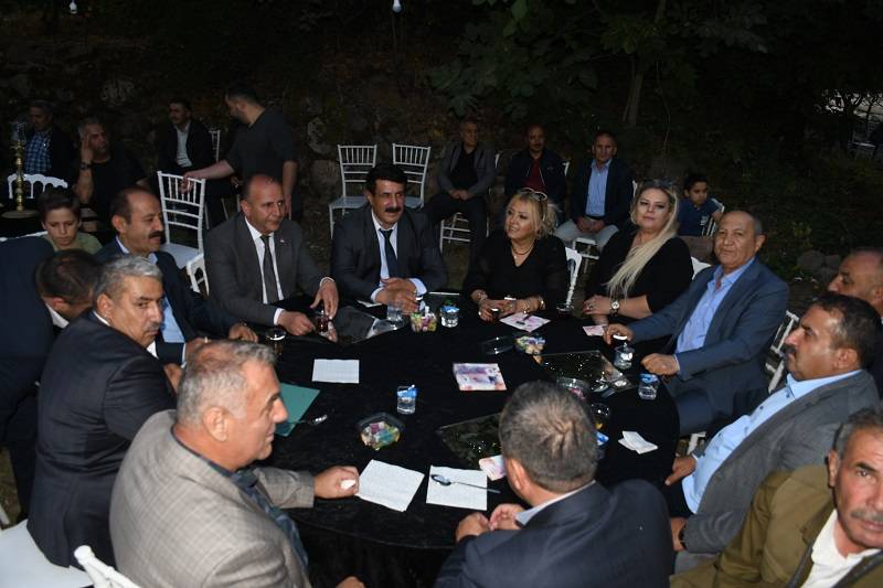 Çiftçi ailesinde görkemli düğüné 223