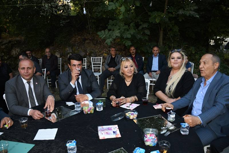 Çiftçi ailesinde görkemli düğüné 224