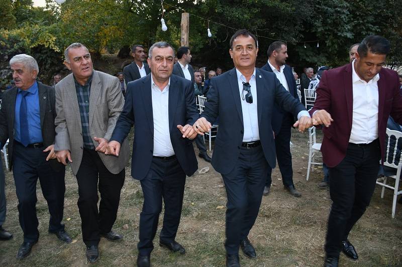 Çiftçi ailesinde görkemli düğüné 227