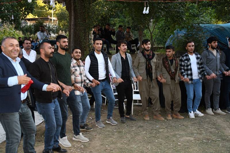 Çiftçi ailesinde görkemli düğüné 231