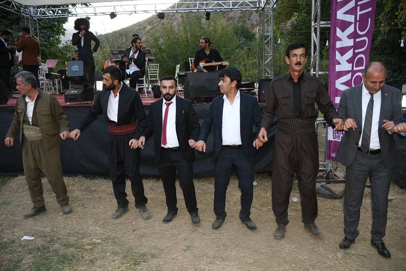 Çiftçi ailesinde görkemli düğüné 234