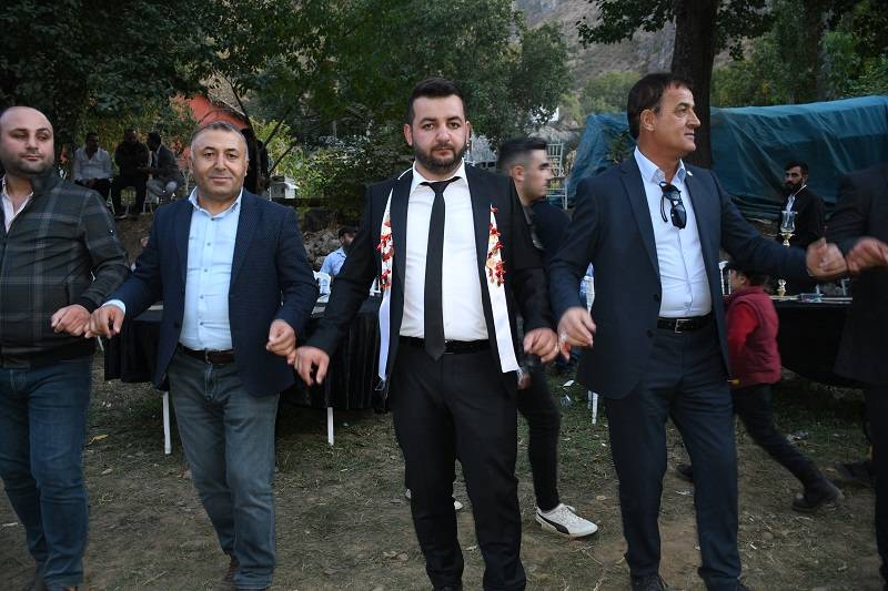 Çiftçi ailesinde görkemli düğüné 235