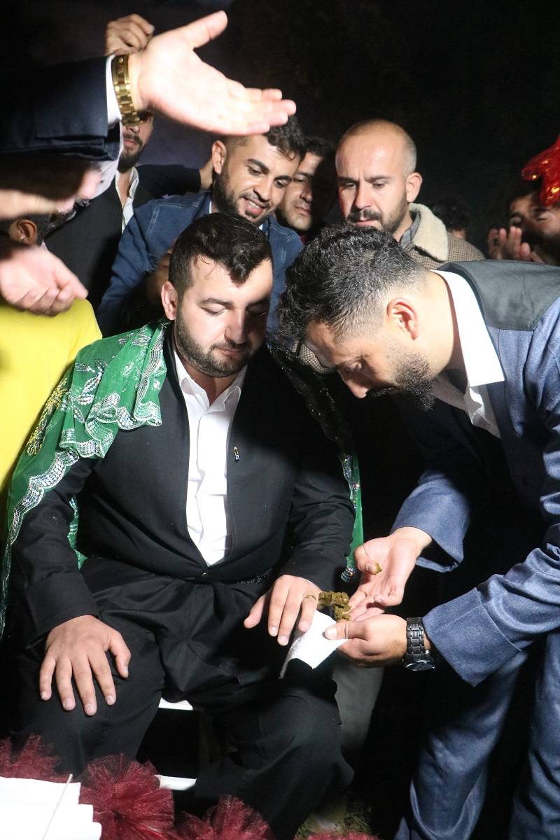 Çiftçi ailesinde görkemli düğüné 24