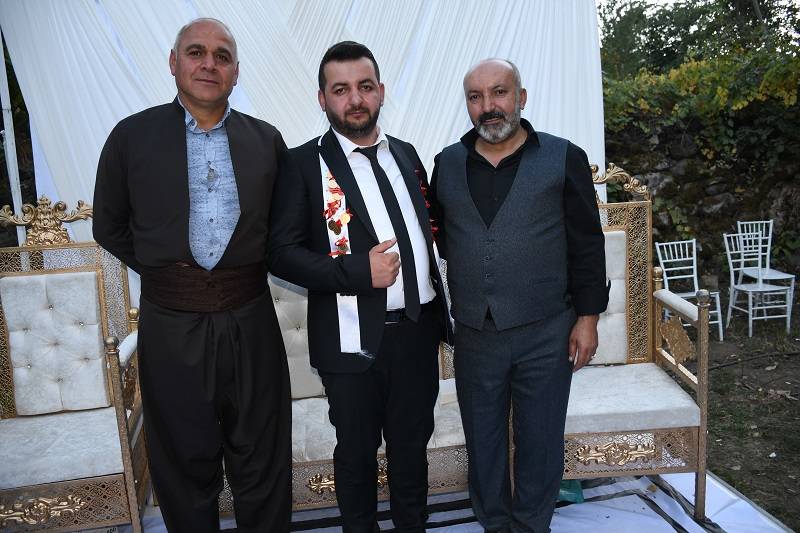 Çiftçi ailesinde görkemli düğüné 242