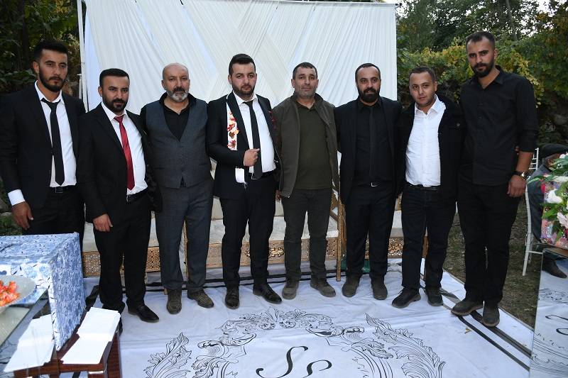 Çiftçi ailesinde görkemli düğüné 243