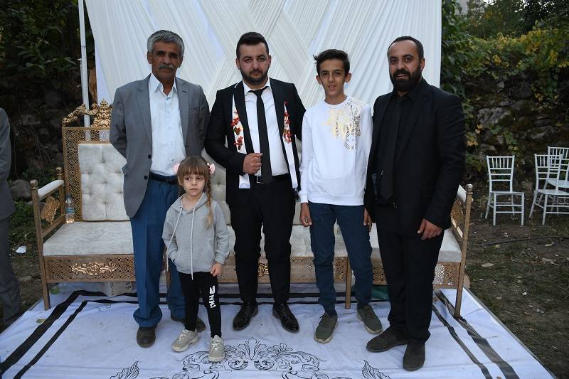 Çiftçi ailesinde görkemli düğüné 245