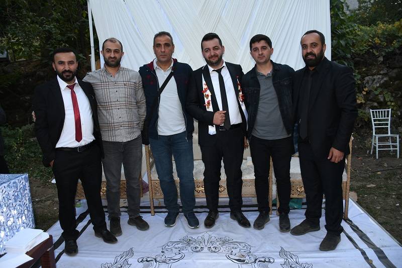 Çiftçi ailesinde görkemli düğüné 246