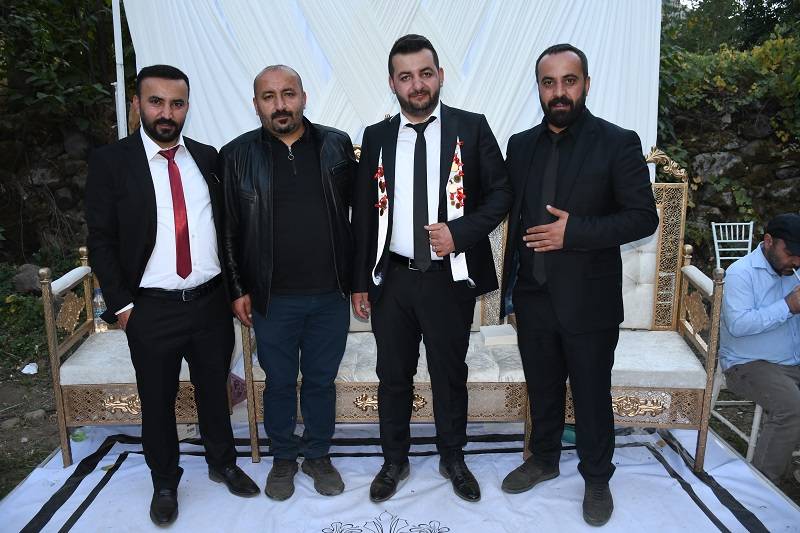 Çiftçi ailesinde görkemli düğüné 247