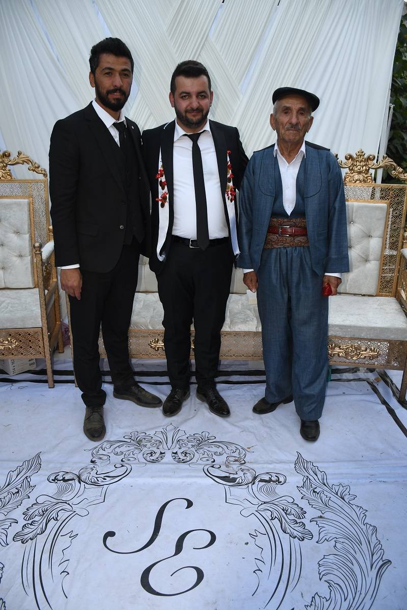 Çiftçi ailesinde görkemli düğüné 249