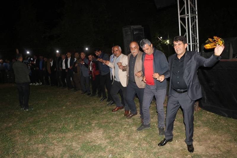 Çiftçi ailesinde görkemli düğüné 25