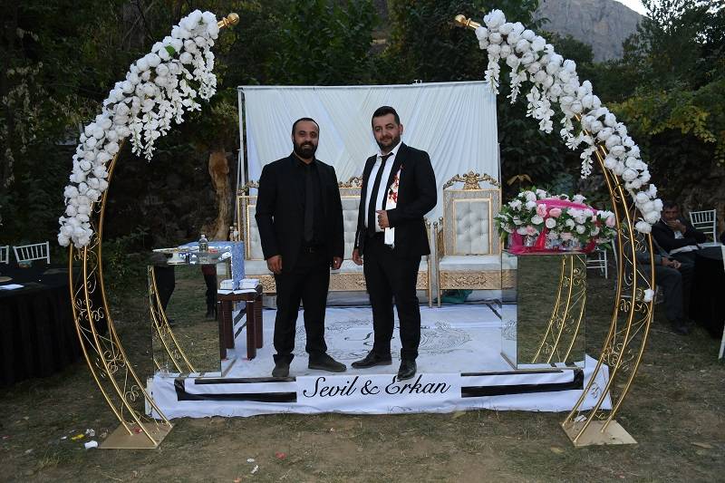 Çiftçi ailesinde görkemli düğüné 250