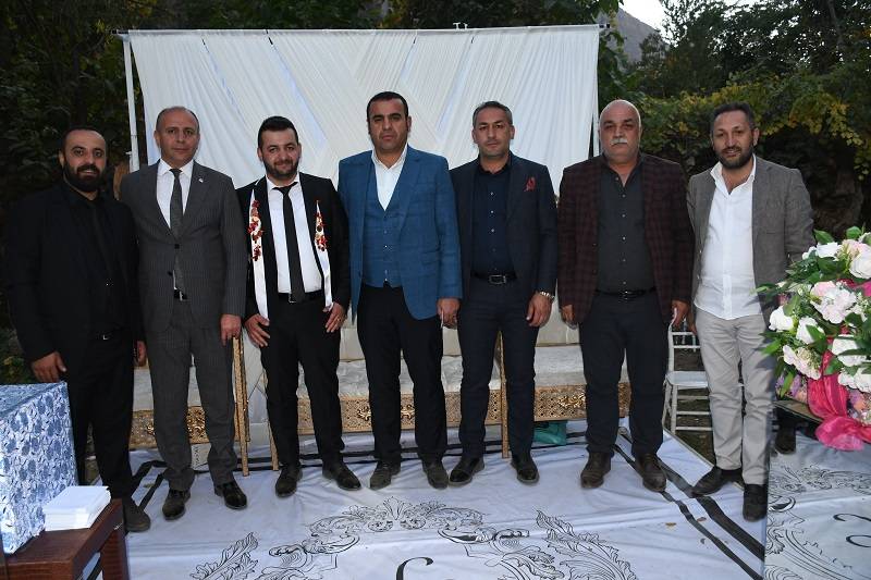 Çiftçi ailesinde görkemli düğüné 252