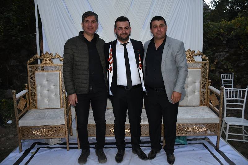 Çiftçi ailesinde görkemli düğüné 254