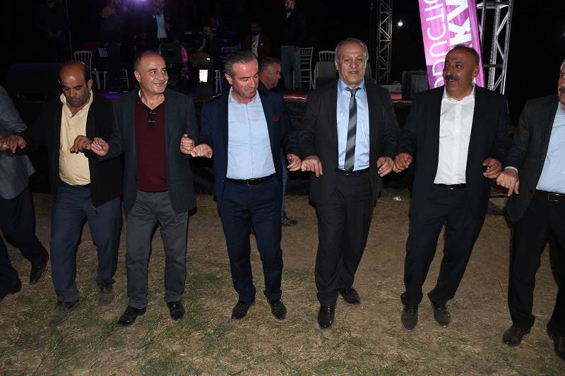 Çiftçi ailesinde görkemli düğüné 257