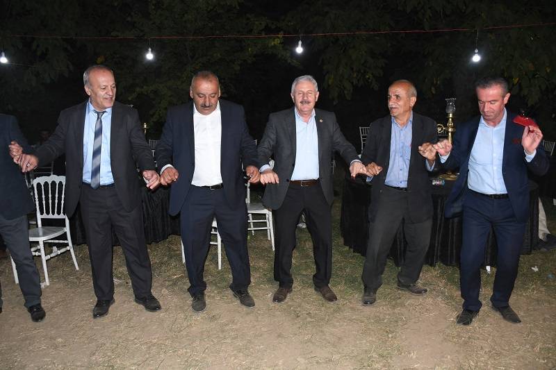 Çiftçi ailesinde görkemli düğüné 259