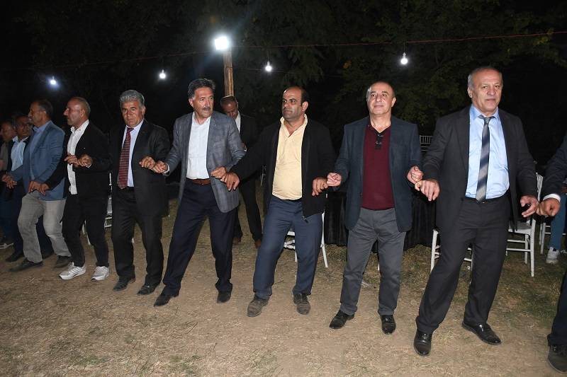 Çiftçi ailesinde görkemli düğüné 260