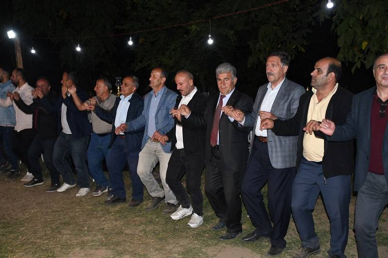 Çiftçi ailesinde görkemli düğüné 262