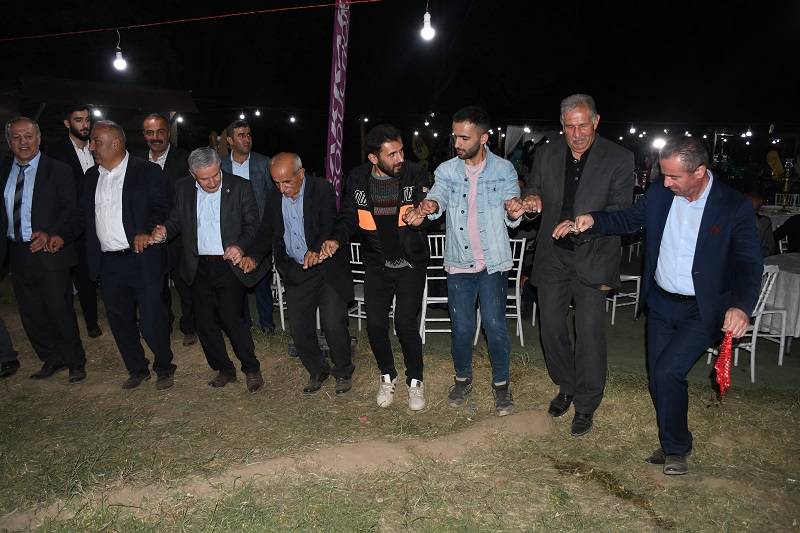 Çiftçi ailesinde görkemli düğüné 263