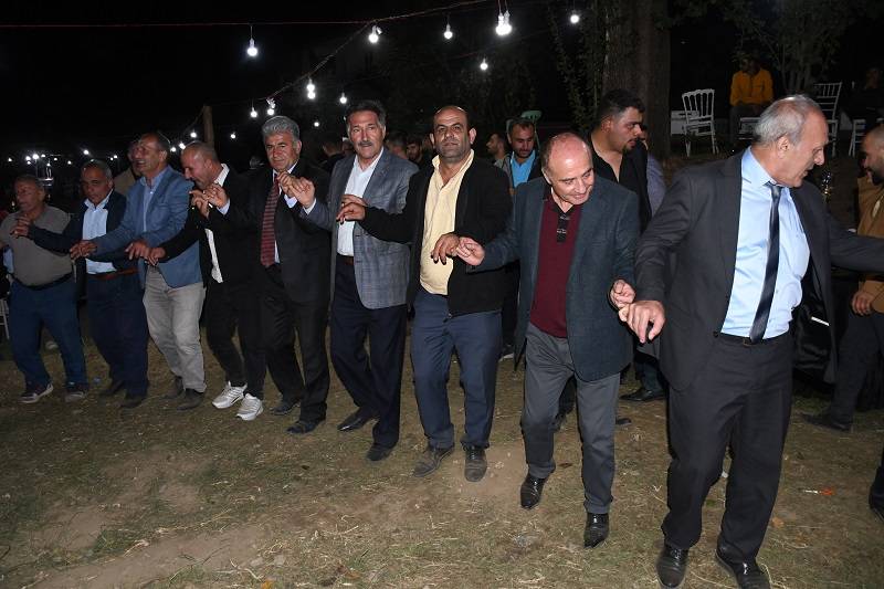 Çiftçi ailesinde görkemli düğüné 265