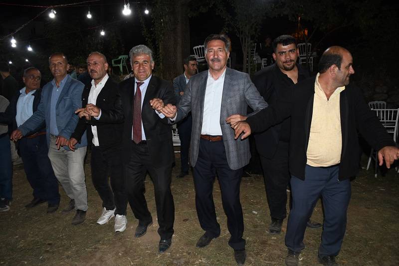 Çiftçi ailesinde görkemli düğüné 266