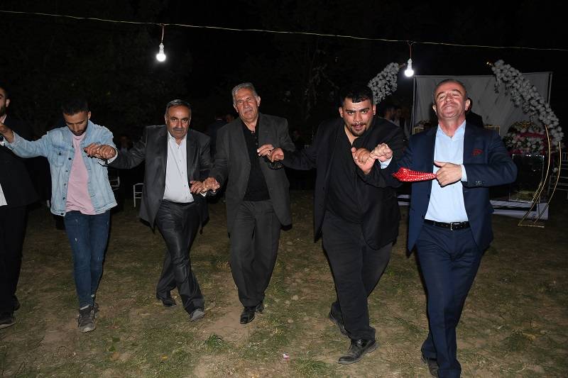 Çiftçi ailesinde görkemli düğüné 267